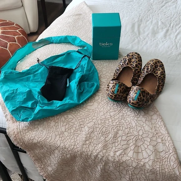 Tieks Leopard Print Flats Size 7 - Picture 3 of 9